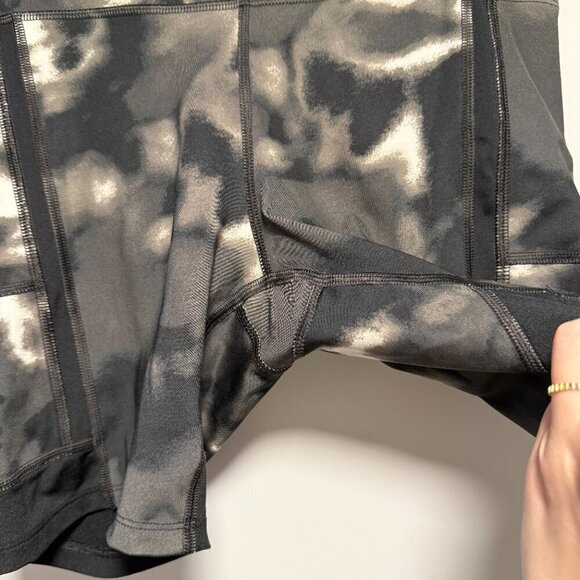 Under Armour Camo pocket Bike Shorts Medium - Picture 3 of 5